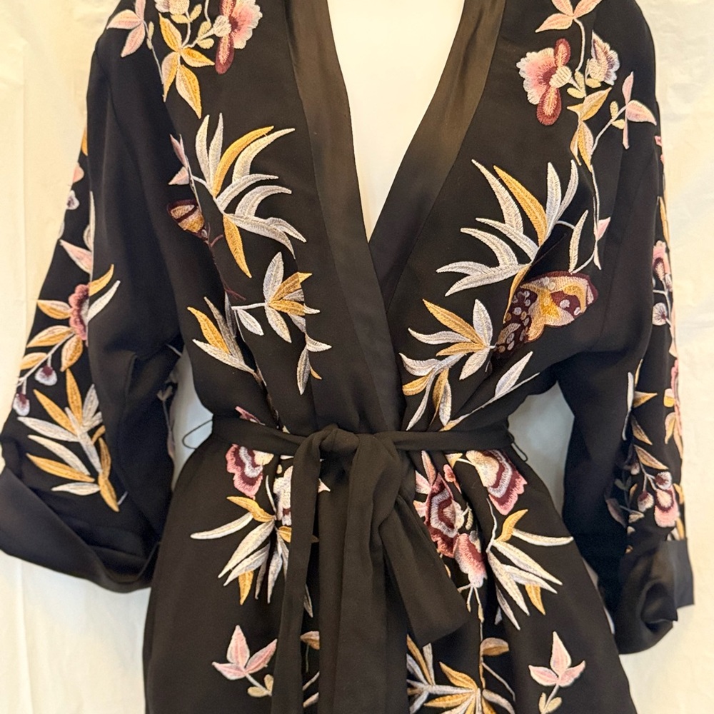 Zara TRF Collection Black and Pink Floral Blazer with Open Front - Picture 3 of 5